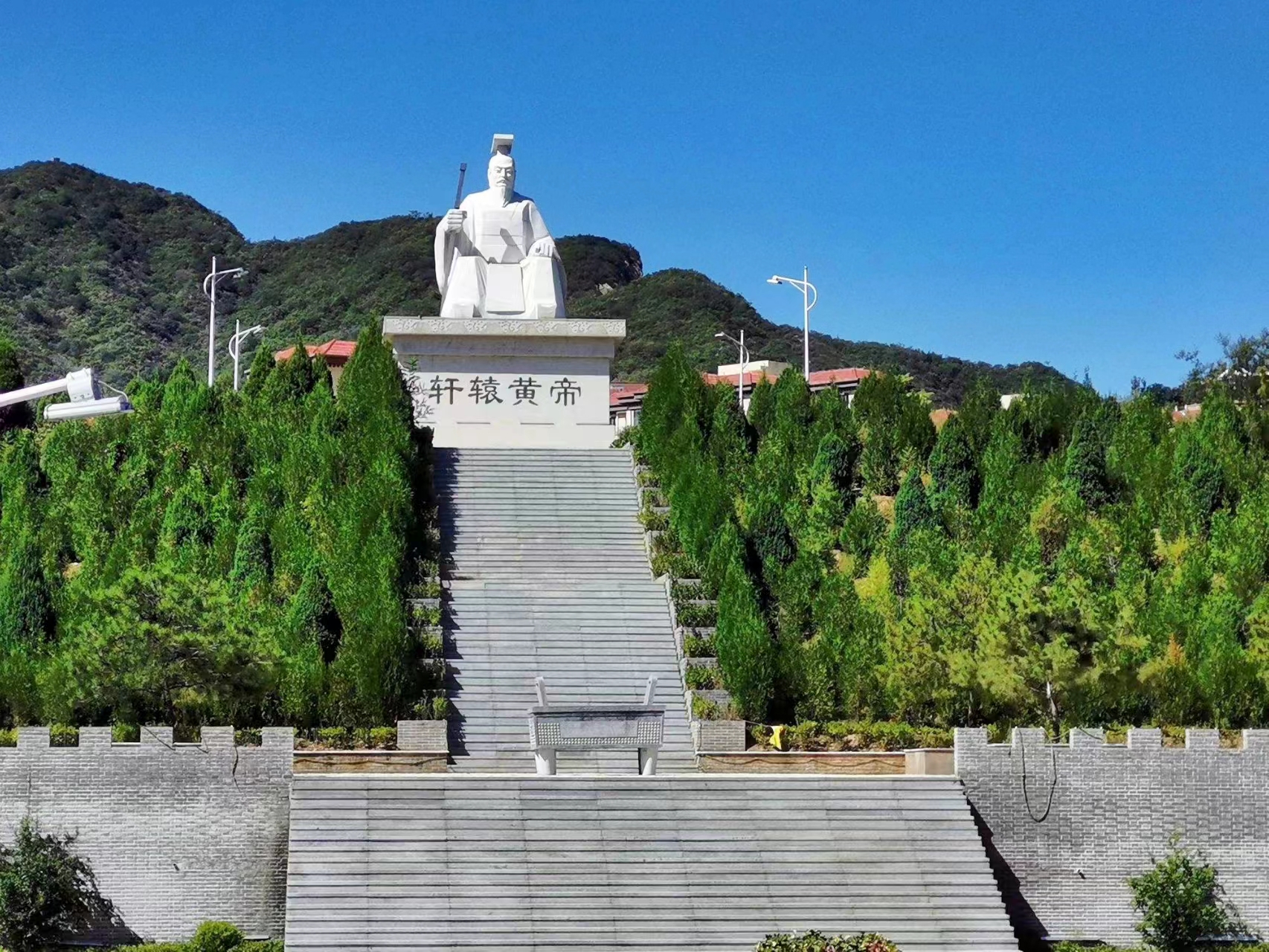 人文初祖轩辕黄帝石刻雕塑