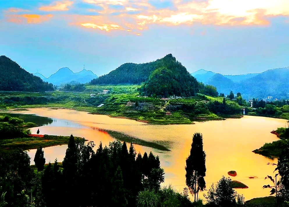 历史人文之旅置身于紫岩水库,不仅是一次自然美景的享受,更是一场历史