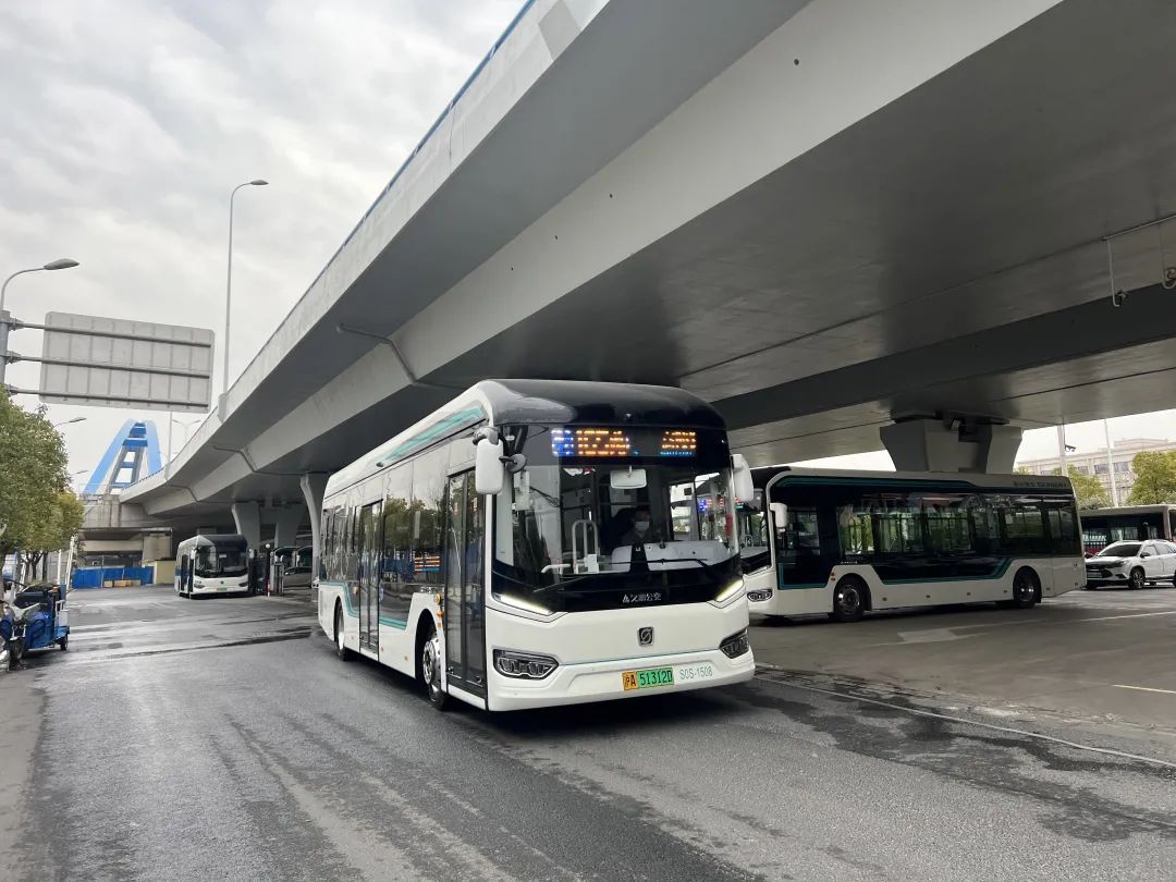 乘坐更舒适!宝山公交165,705路纯电绿色"白金刚"今日上岗