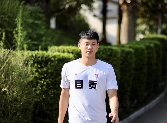 段丰伟:自贡历史上第一位成功入围cba的职业篮球运动员