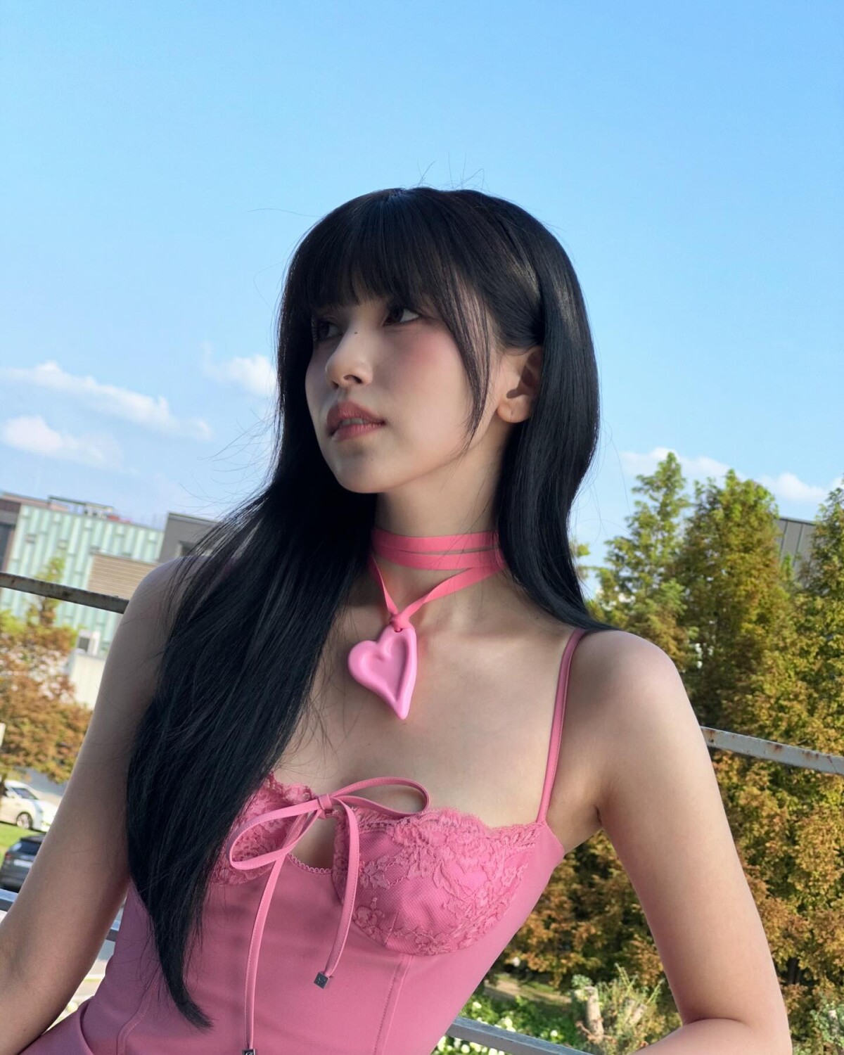 twice的成员mina过去曾在团综里提及自己内向的性格她说「我不常跟