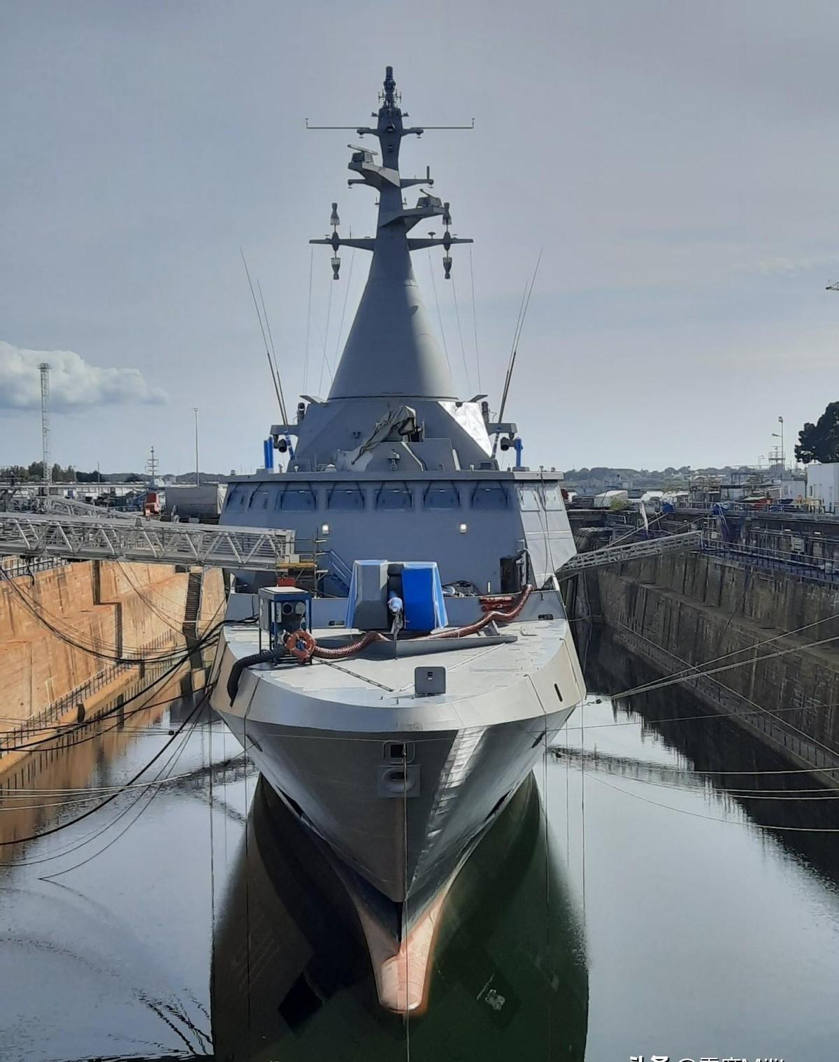 法国向阿联酋海军交付第1艘追风2500型护卫舰 单艘造价425亿美元