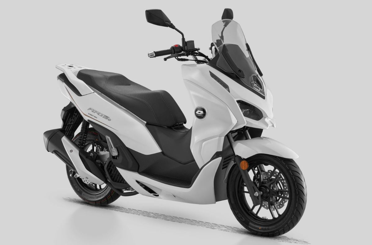 内卷停不下来!运动科技感踏板:鸿150,标配abs,tcs,售16999元