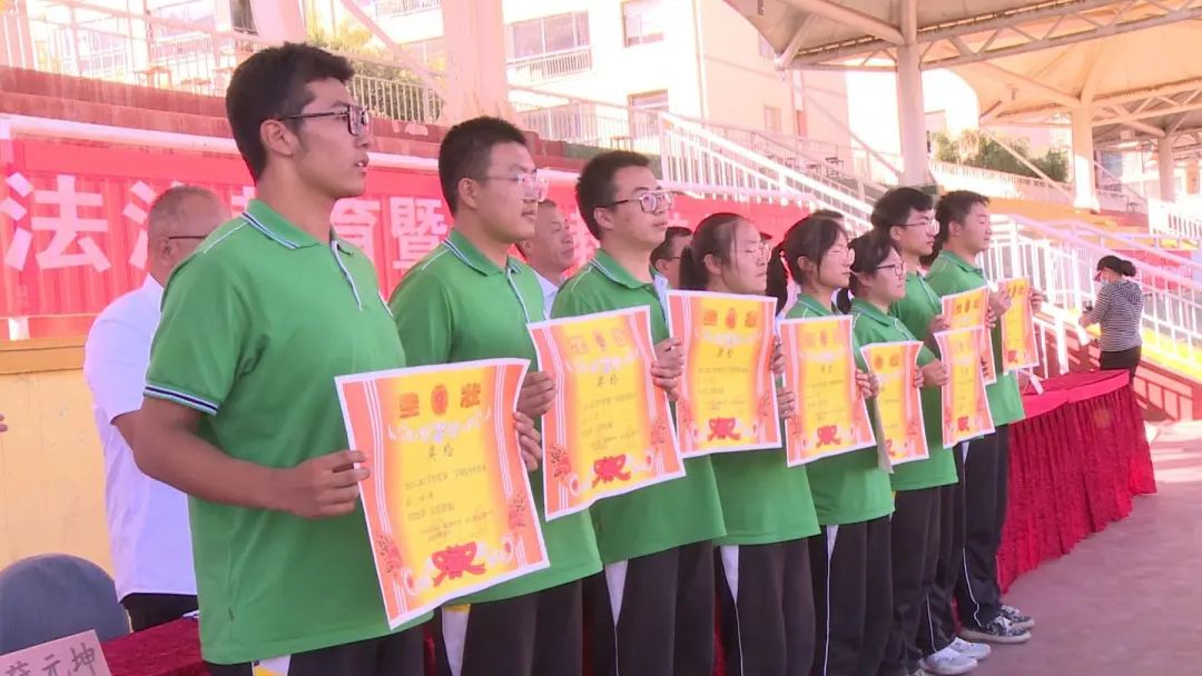 永昌一中举行开学表彰,法治教育暨庆祝教师节大会