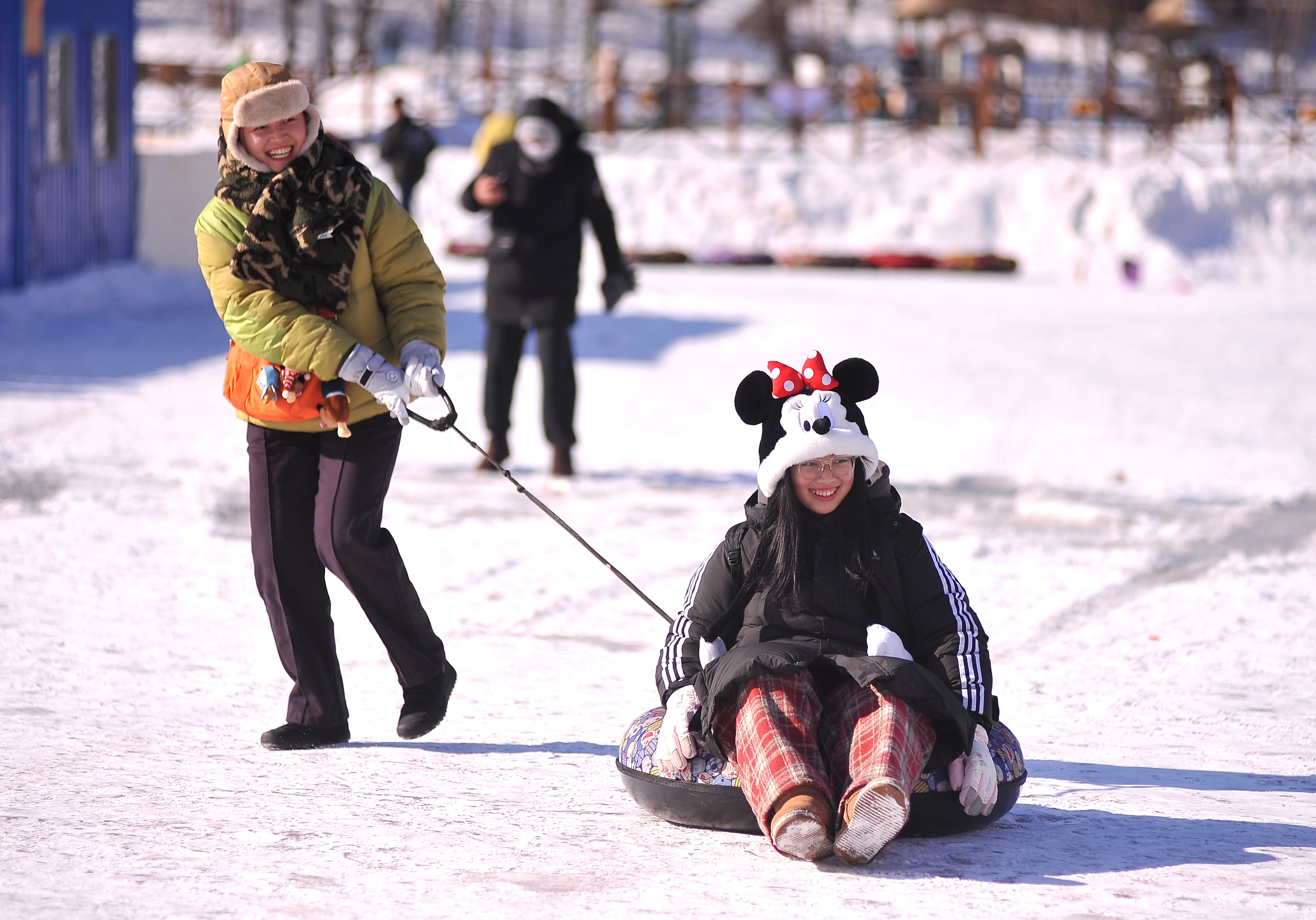 春节假期 到体育公园玩冰乐雪嗨翻天