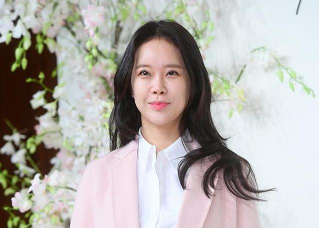 "情歌天后"白智英:遭前男友背叛,嫁小9岁老公,如今怎样了?