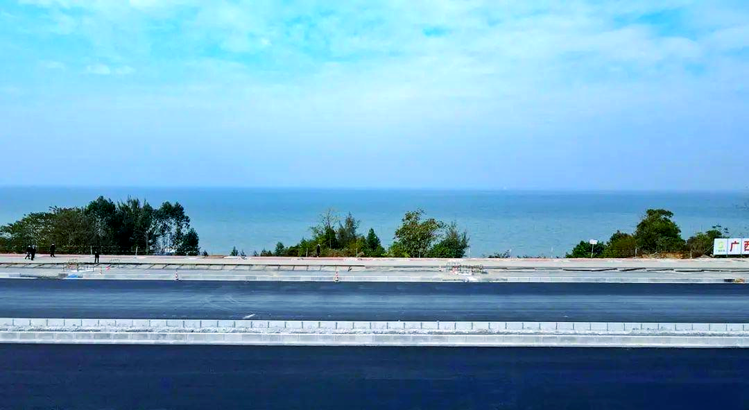 廉州湾大道二期建设进展与自行车道规划