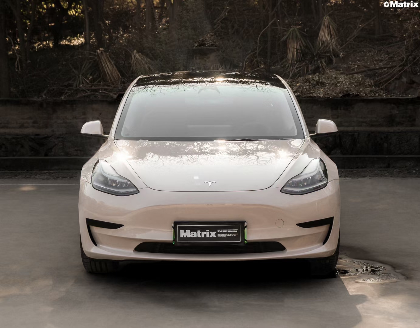 特斯拉model3矩阵改色膜镜空粉,清新脱俗,温柔大方