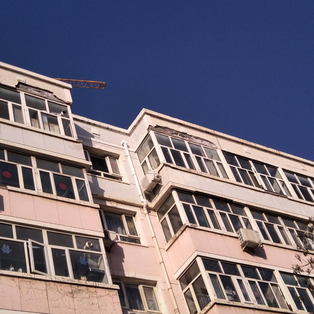 张家口市光明园小区个别楼栋存在安全隐患的问题
