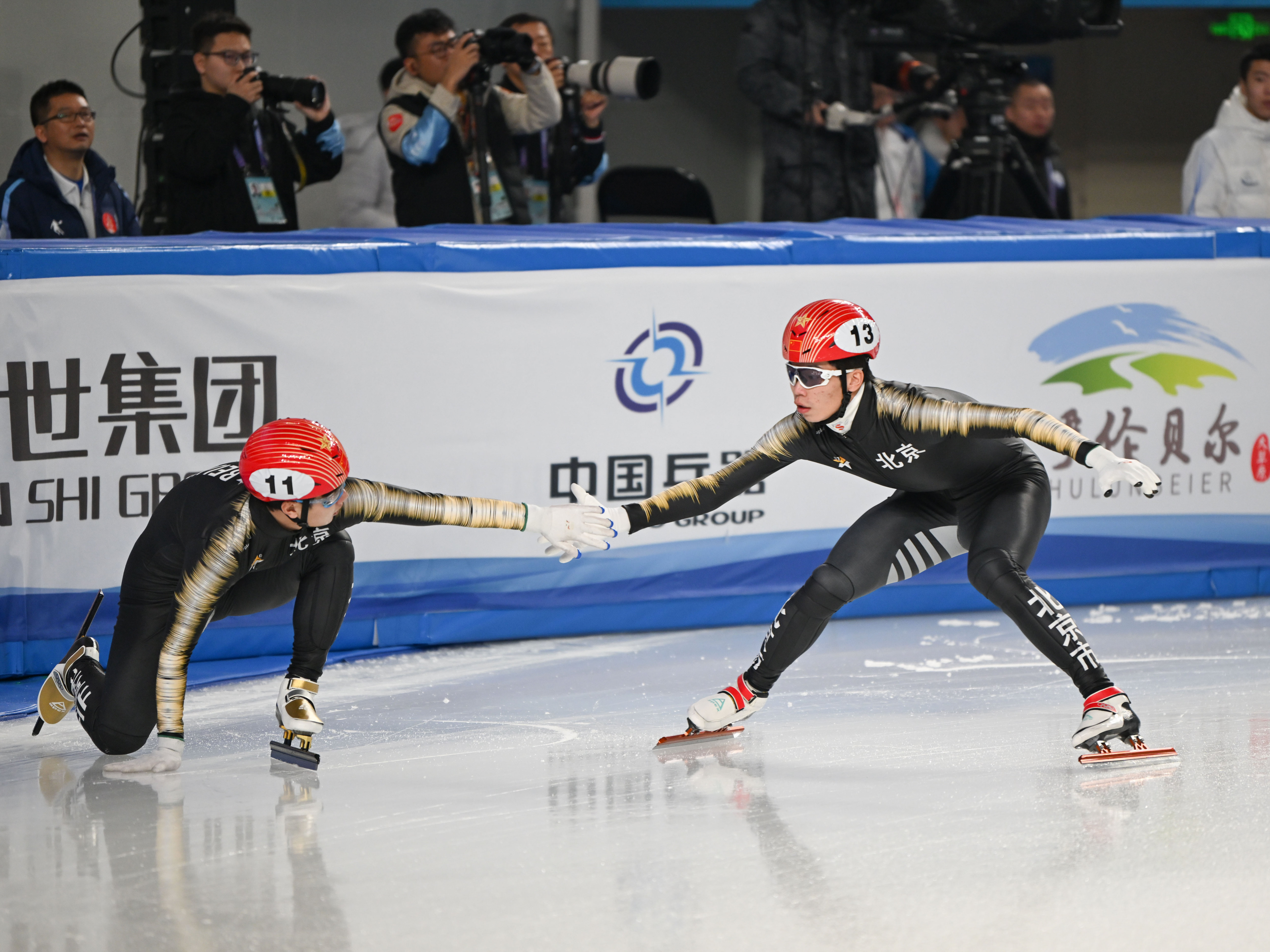 短道速滑男子接力图片