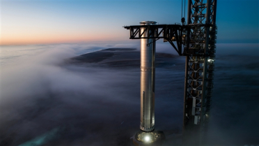 上次自毁解体！SpaceX星舰准备第8次试飞：超重型助推器已移至发射台