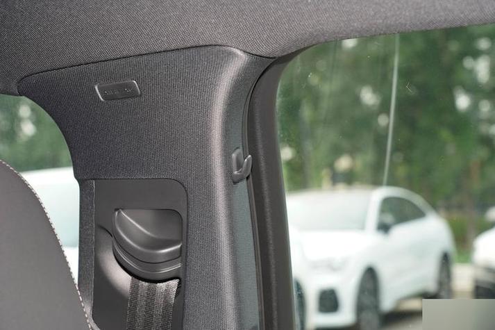 奥迪a6l自动后窗帘不升起是怎么回事