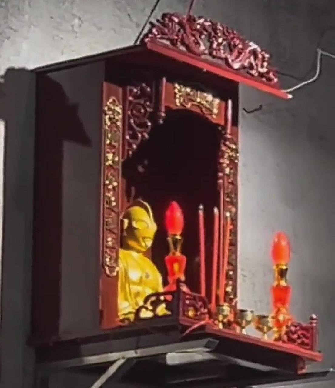 网友:财神就算了,关羽也能理解,你放个奥特曼是几个意思?