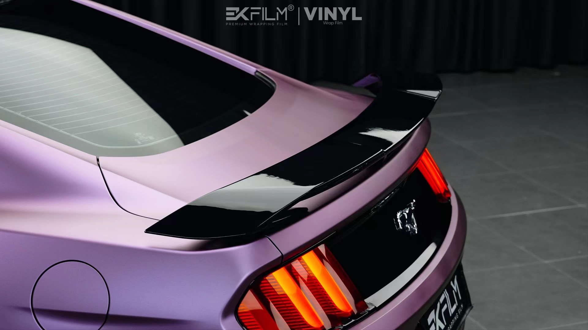 野马ekfilm改色膜树莓粉紫,完美勾勒出车身线条