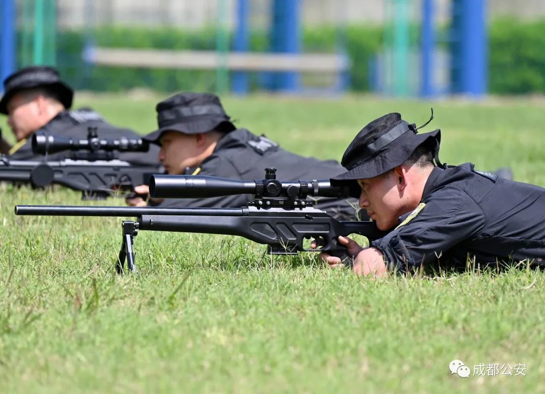 成都黑豹特警图片