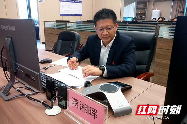 副市长蒋湘晖接听政务服务便民热线