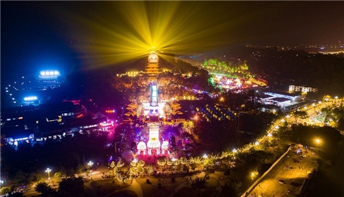 白天游玩晚上观灯 第九届荣县大佛文化旅游节开幕