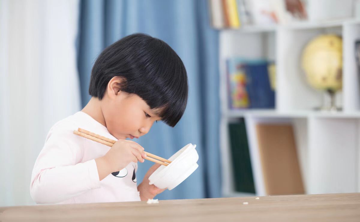 孩子挑食只吃白饭,用普雷马克原理能减少孩子的挑食行为