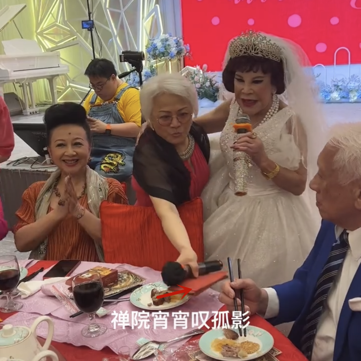 92歲黃夏蕙與老公慶結婚35週年!席開20多桌收紅包,多到拿不過來