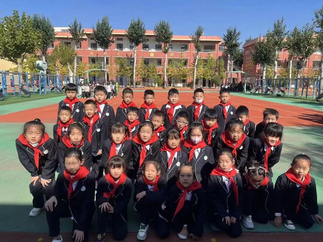 潍坊外国语学校|庆祝建队73周年暨新队员入队仪式