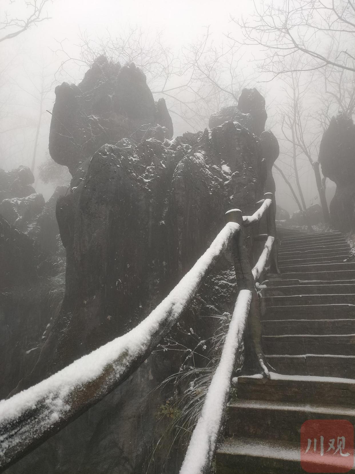 浦江美女峰雪景图片