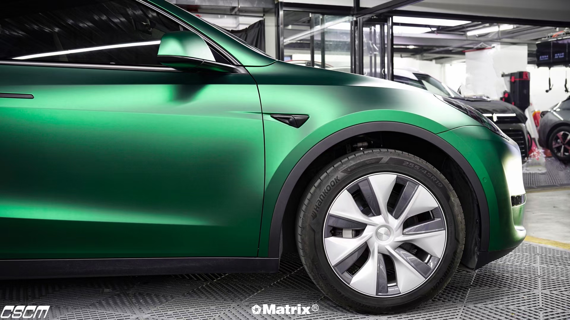 特斯拉modely矩阵改色膜毒液绿,恶魔般的外衣尽显个性