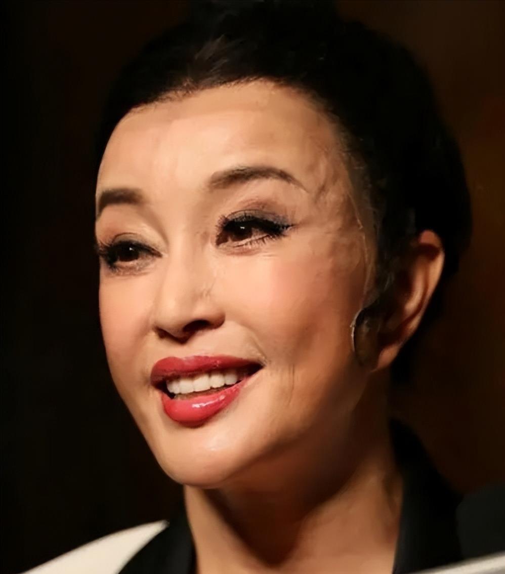 这就是张艺谋,坚决不用整容脸的原因吧