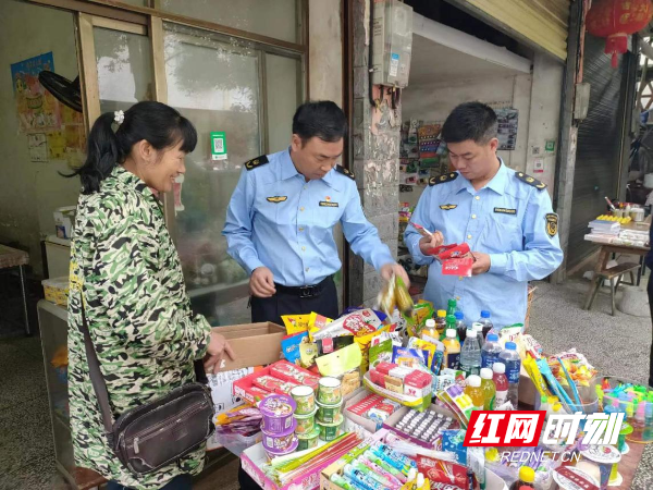 永兴县鲤鱼塘镇开展校园周边环境整治行动