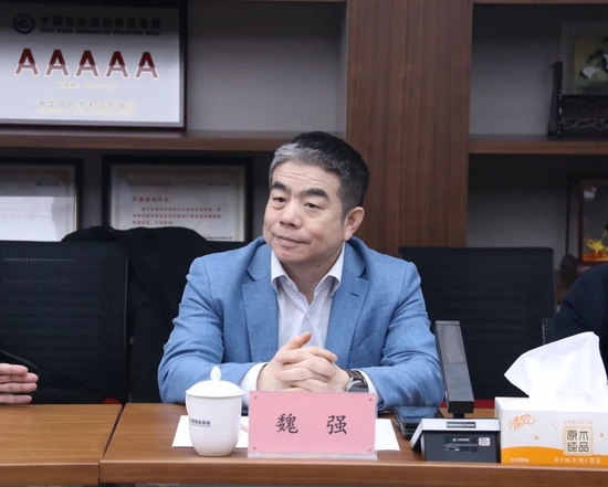 华润啤酒(控股)有限公司党委书记,首席执行官侯孝海一行到访中国酒业