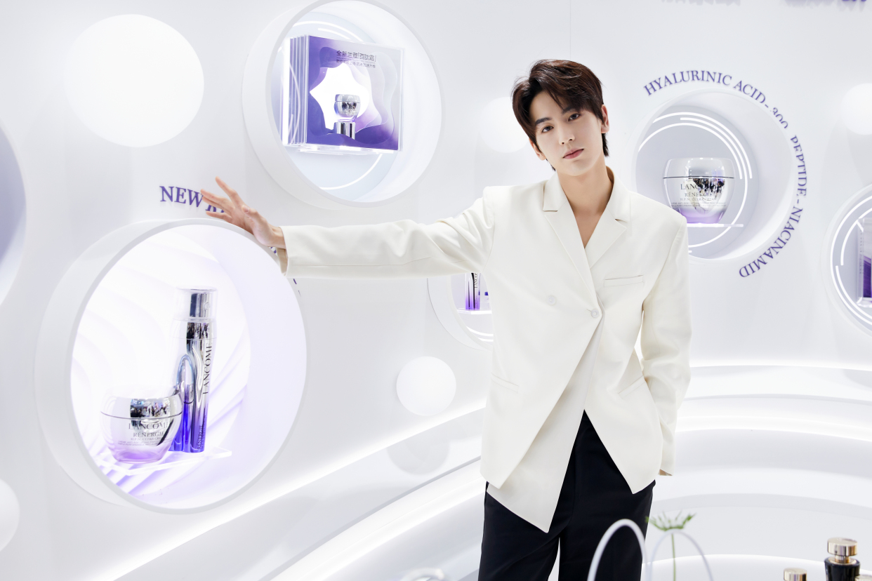 兰蔻护肤大使张凌赫亮相兰蔻塑颜「百肽霜」昆明线下活动