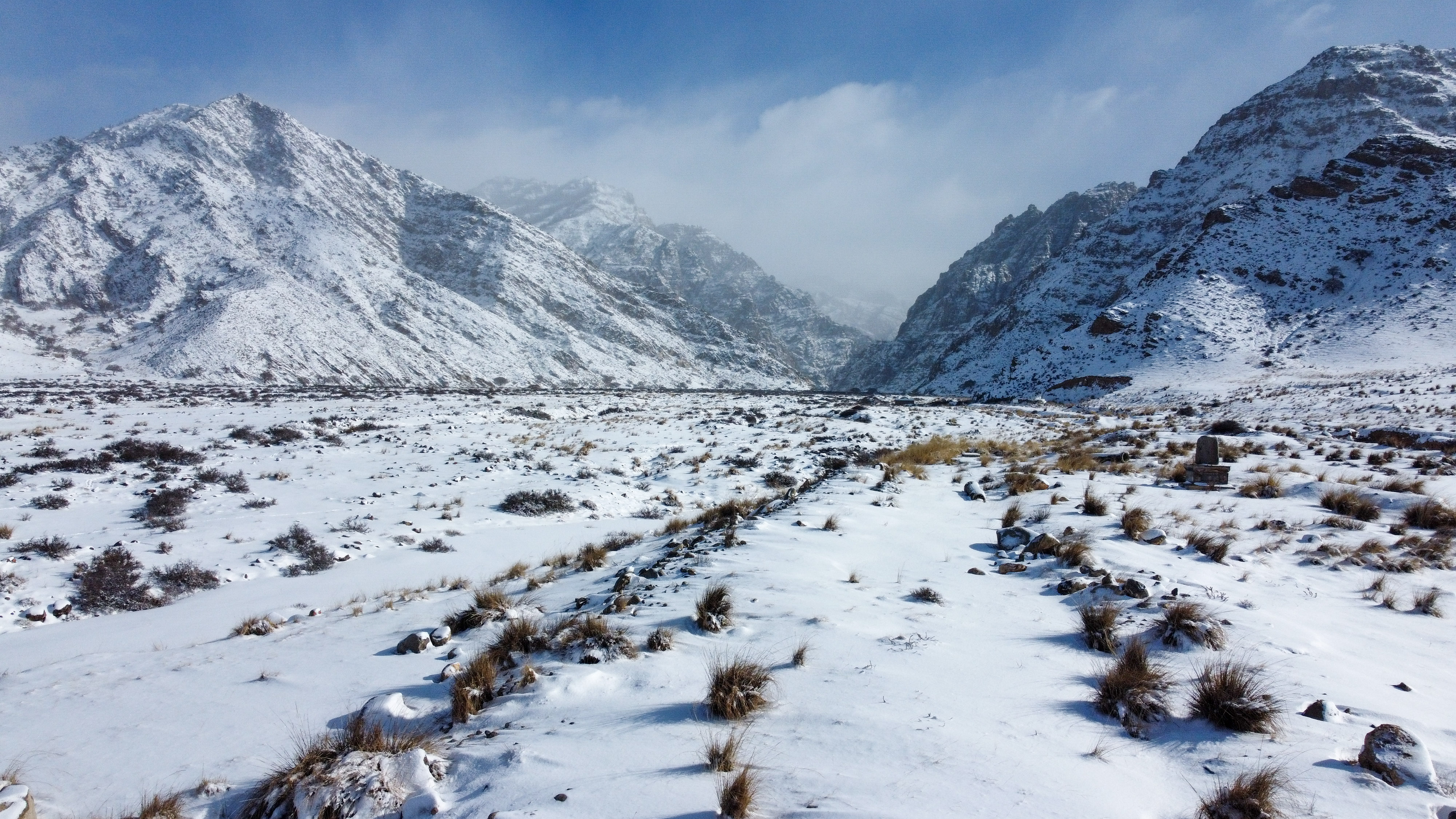 银川贺兰山雪景图片