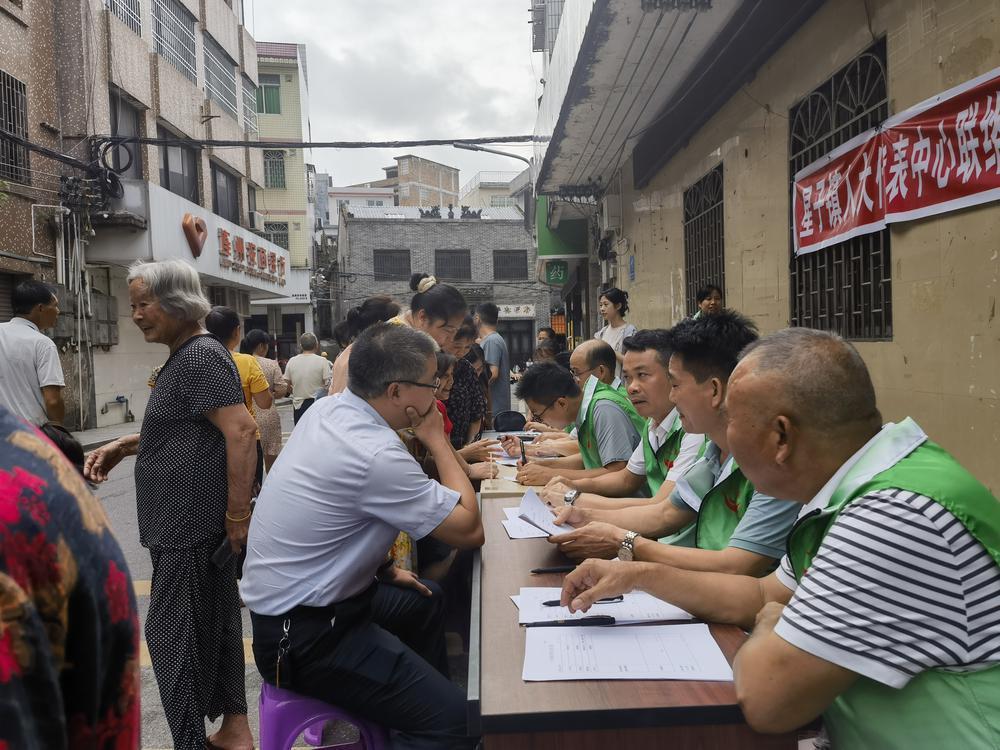 连州市星子镇政府官员图片