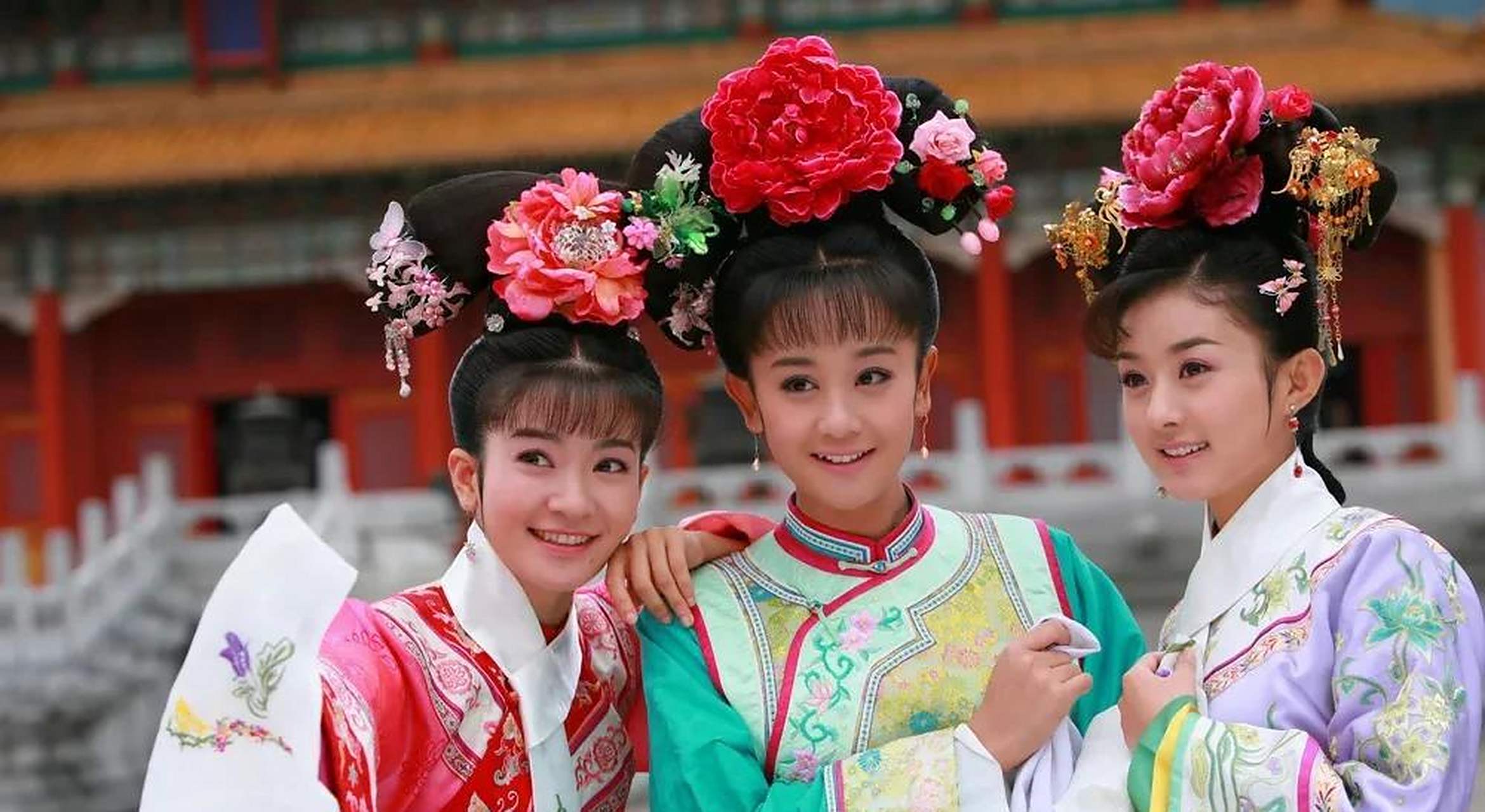 10年前的新版《还珠格格》三美花絮照,李晟大粗辫显土气,海陆发型蜜汁