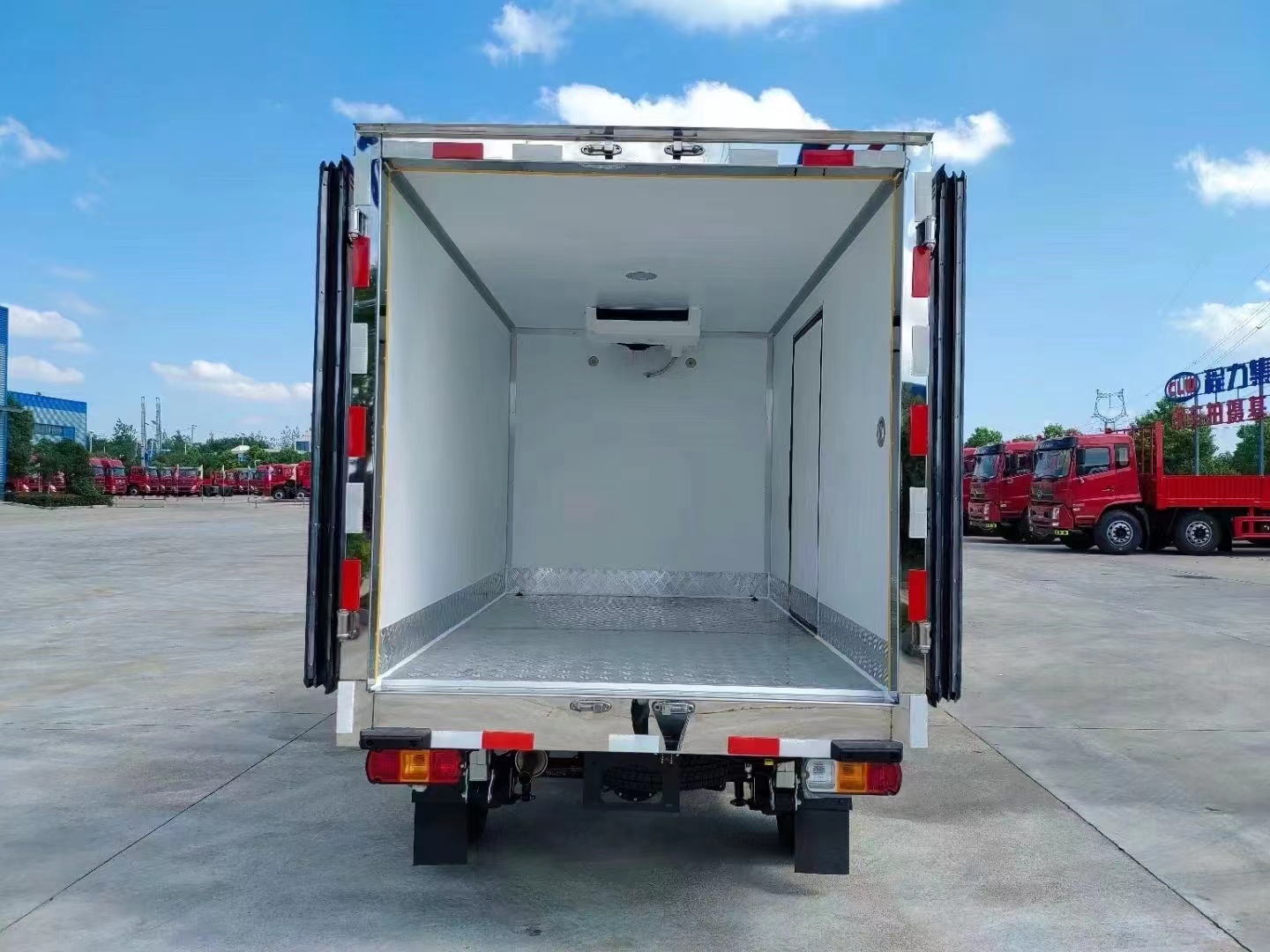 五菱冷藏车 2.7米箱长 全国联保 可分期 冷藏车价格