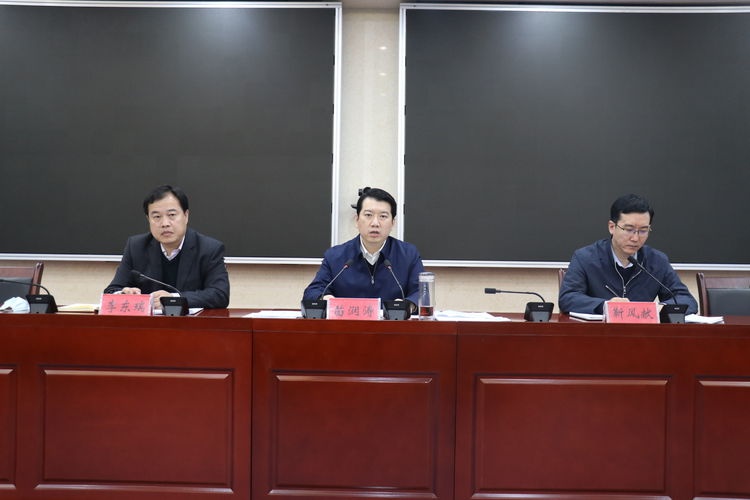 县长苗润涛组织召开疫情防控工作调度会