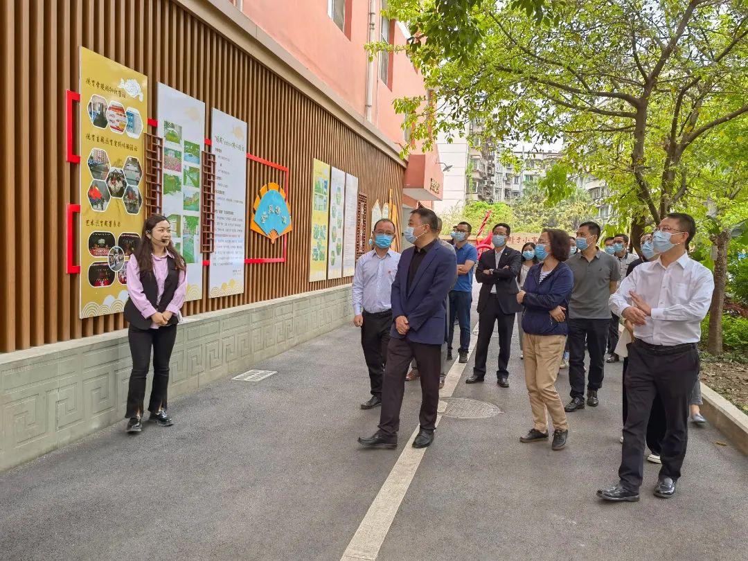 旌阳区人大唐平主任一行到德阳七中调研法律进学校