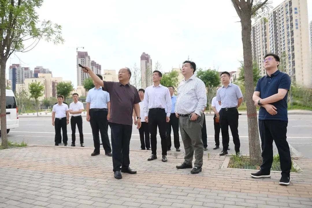 市投资促进局局长郑