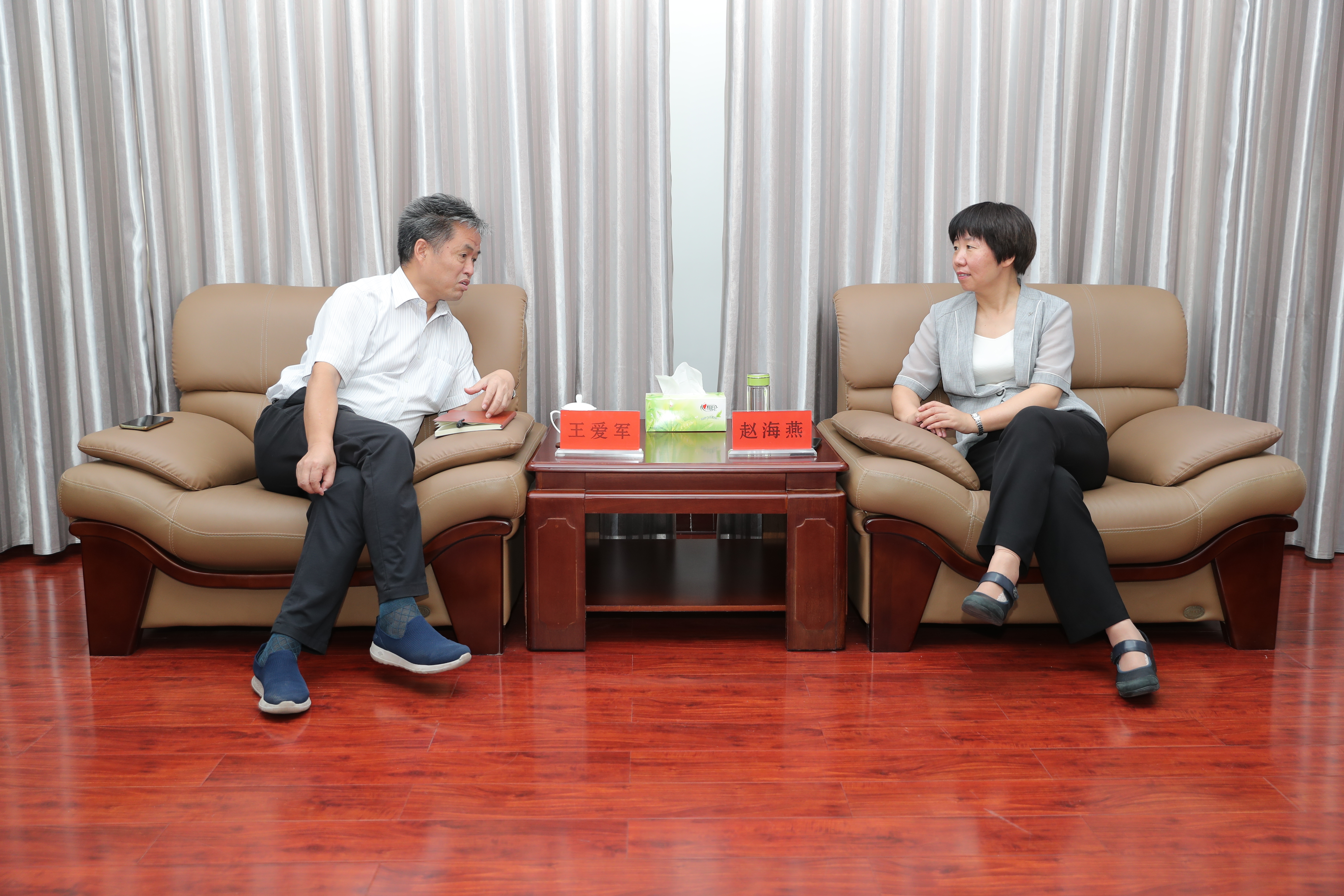 解放区委书记赵海燕对采访团的到来表示热烈欢迎,对焦作日报一直以来