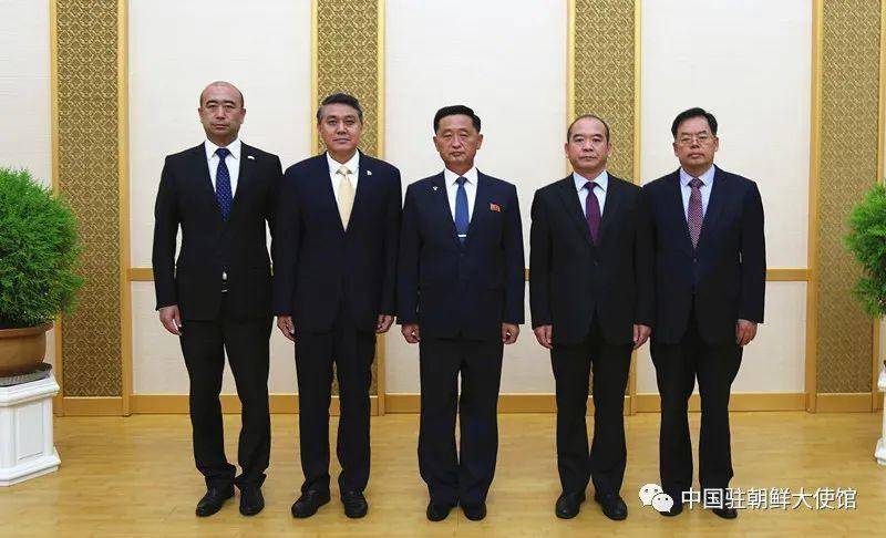 朝鲜内阁总理金德勋会见中国新任驻朝鲜大使王亚军