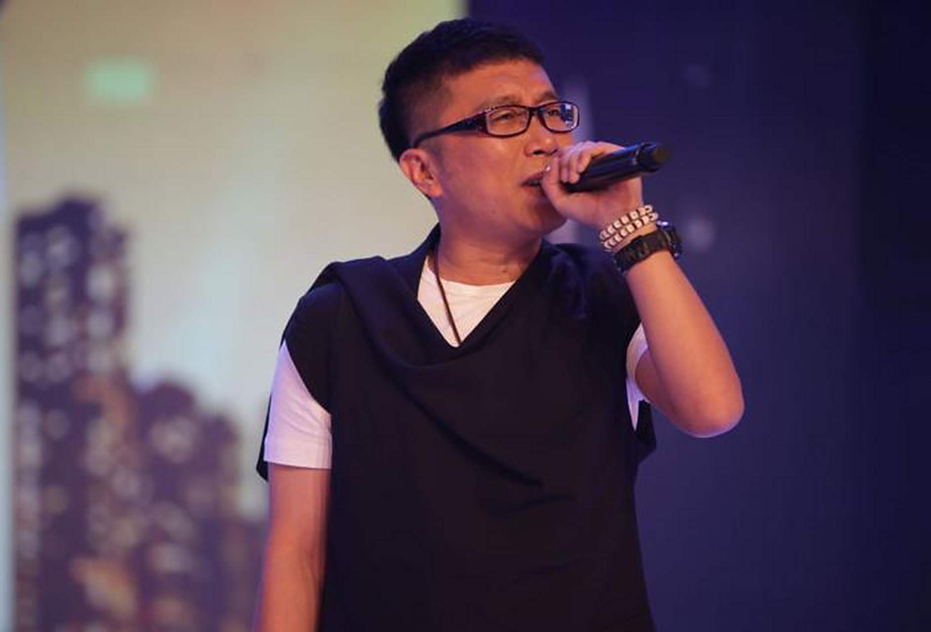 2011年,庞龙和刘德华同一天在北京开演唱会,有记者问庞龙会不会压力