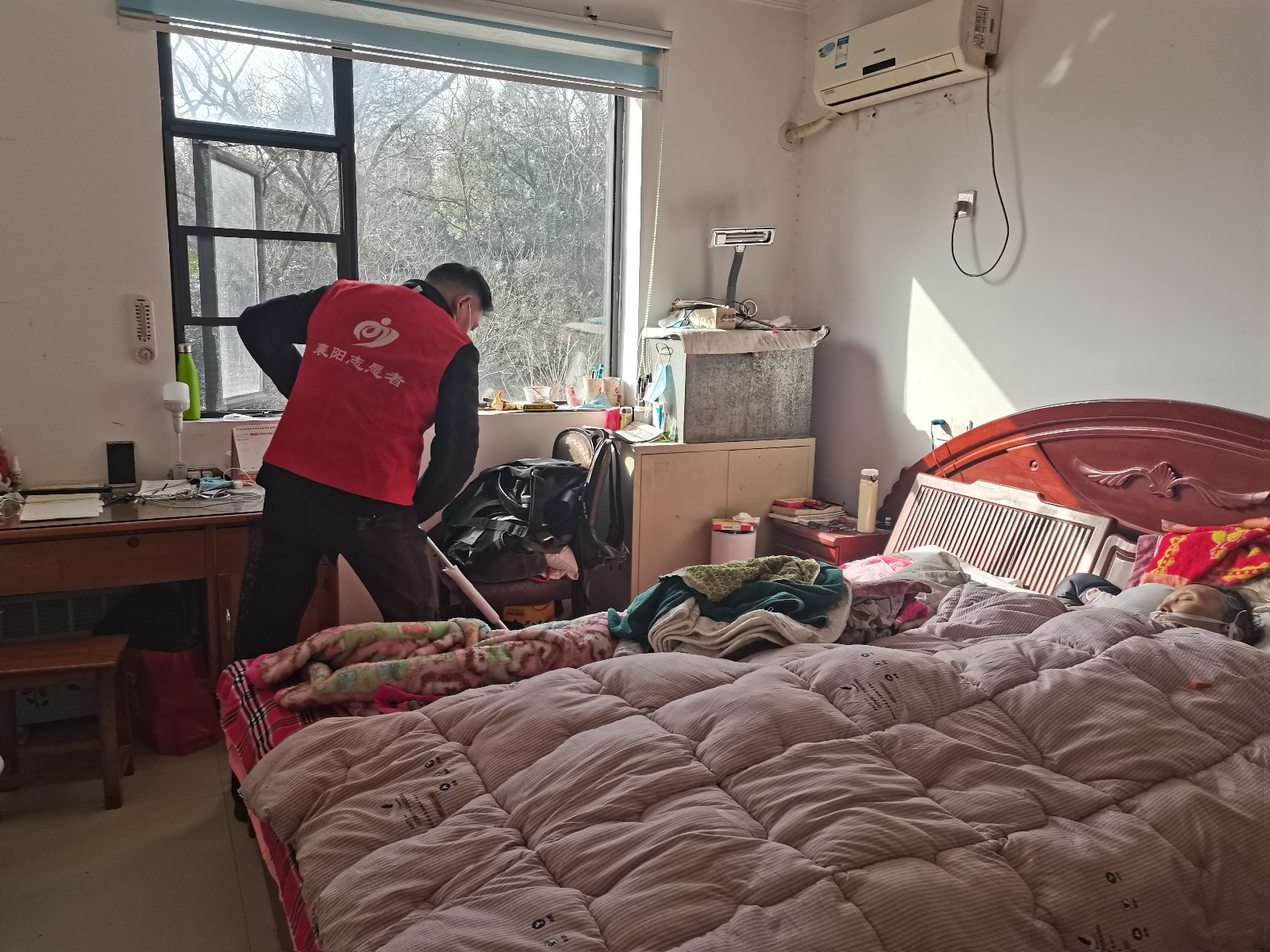 志愿服务进家门 义务劳动暖人心