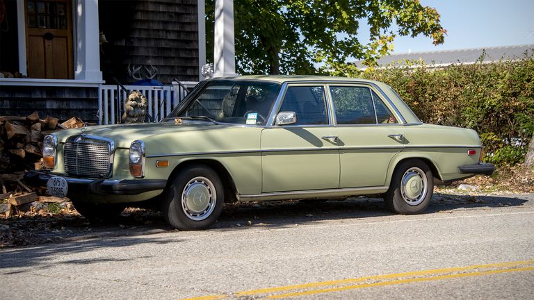 街头斑点:梅赛德斯-奔驰 240d