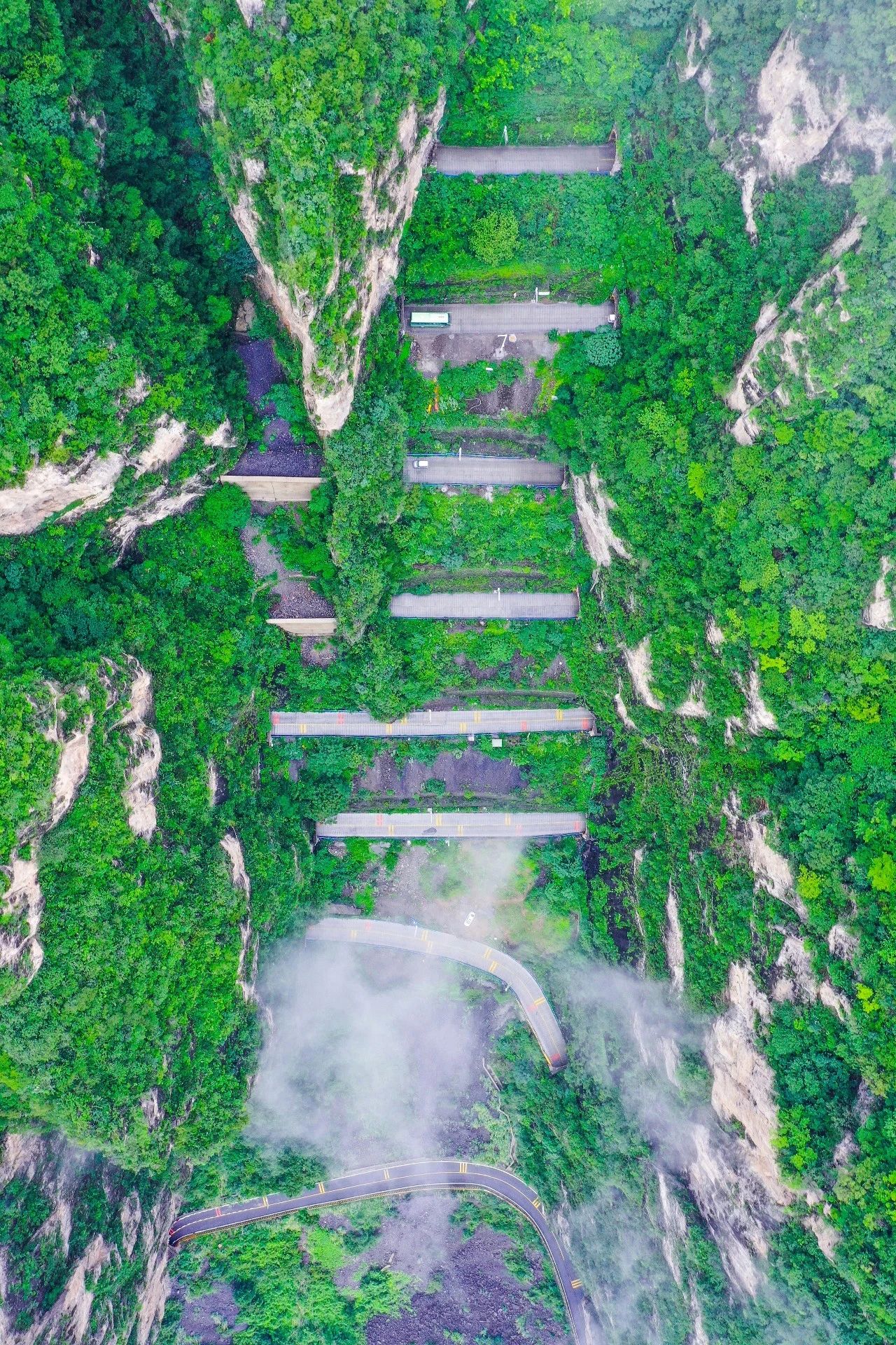 穿鞋带的网红天路:云台山叠彩洞!