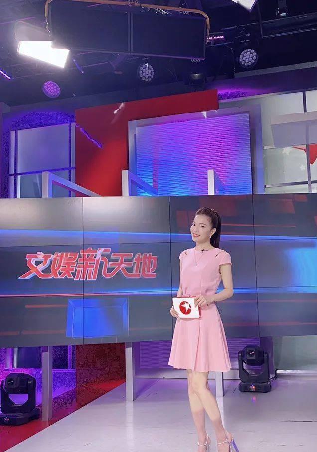 东方卫视主持人麻伊琳,她曾经风光出嫁,离婚后独自抚养儿子长大