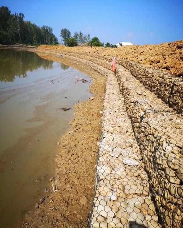 镀高尔凡雷诺护垫河道护坡特点