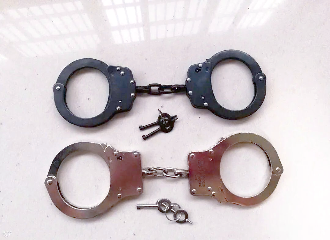 然而,随着警用物品
