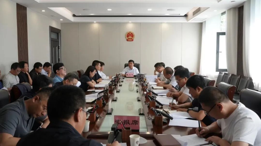 崔亚军主持召开市政府常务会议