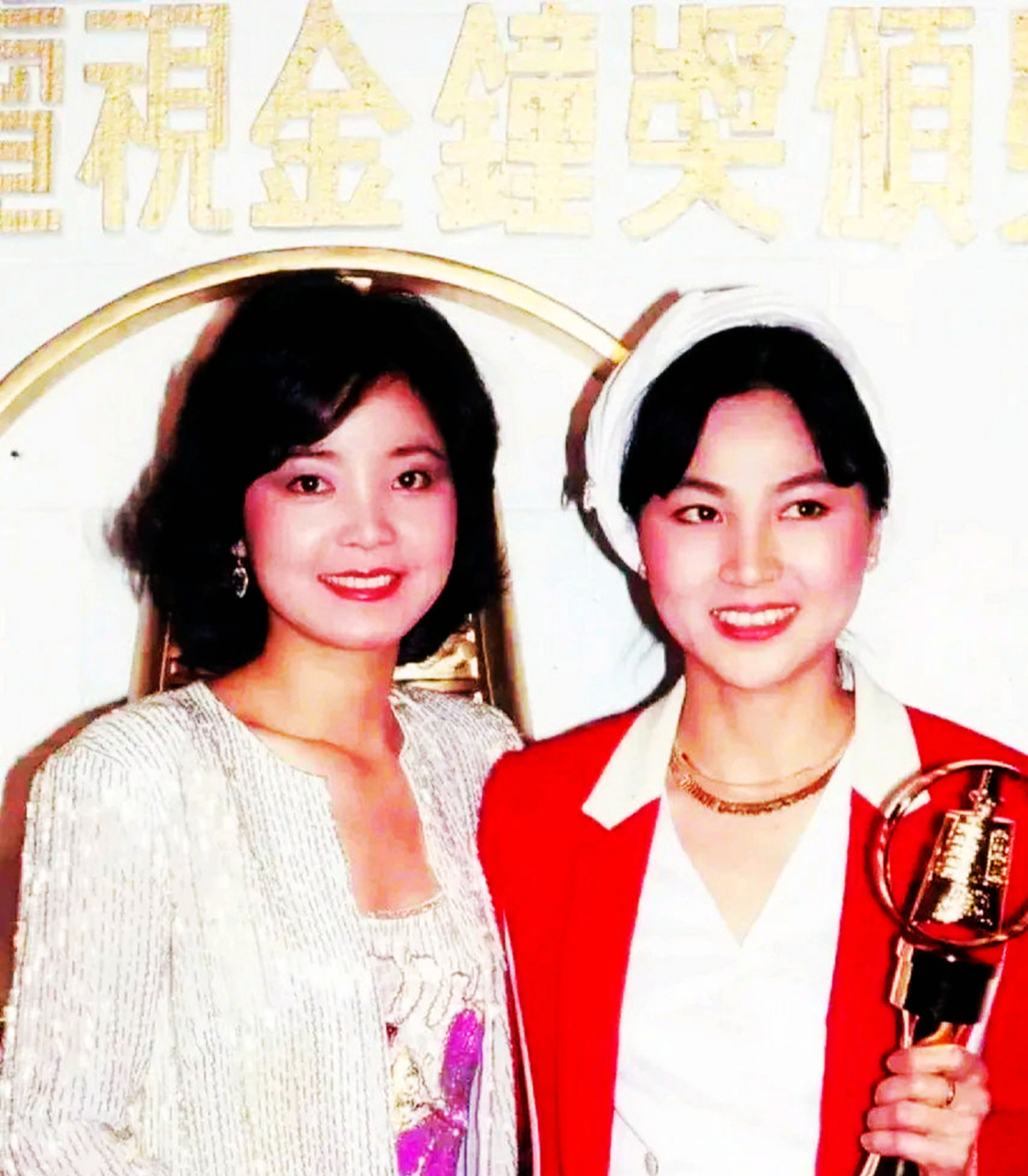 80年代,邓丽君和凤飞飞都是台湾乐坛的领军人物.