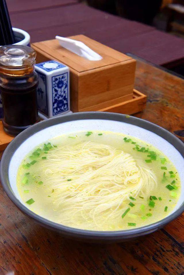 这位日本人花30年走过中国450多地,评出心中最好的15碗面