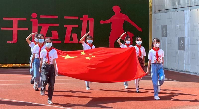 大悟县实验小学举行新学期升旗仪式